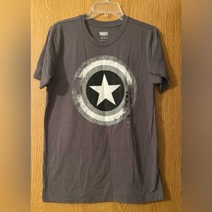 Men’s Marvel comic Captain America graphic tee. Dark gray. Size Medium.